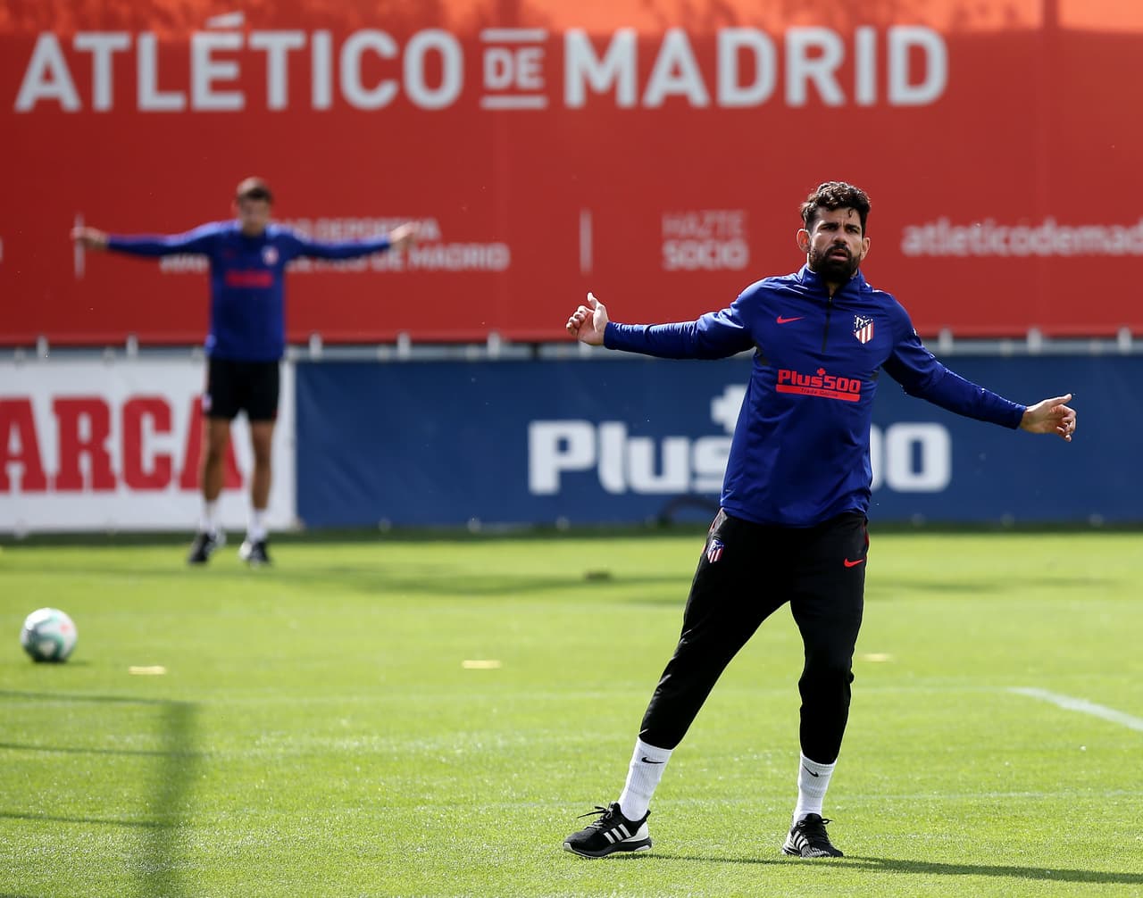El Atlético de Madrid volvió a ejercitarse en la Ciudad Deportiva acatando las indicaciones sanitarias respectivas. | Renan Lodi aún no se incorporará al entrenamiento tras dar positivo al test de coronavirus.