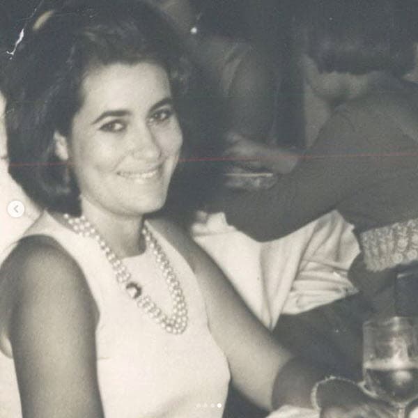 Pero fue en esa época cuando sufrió un gran dolor, ya que su madre decidió emigrar a los Estados Unidos: "Mi abuela, la mamá de mi mamá, quería venir para acá porque tenía una hermana que estaba viviendo en Miami. Yo no quería irme, me dio mucha pena, era muy feliz allí. Perdí a todos mis amigos, es lo que más me ha dolido”, recordó para el 
<a href="http://blogdelosangeles.com/raul-de-molina-el-hombre-que-esconde-el-gordo-y-la-flaca-biografia/">Blog de Los Ángeles</a>.