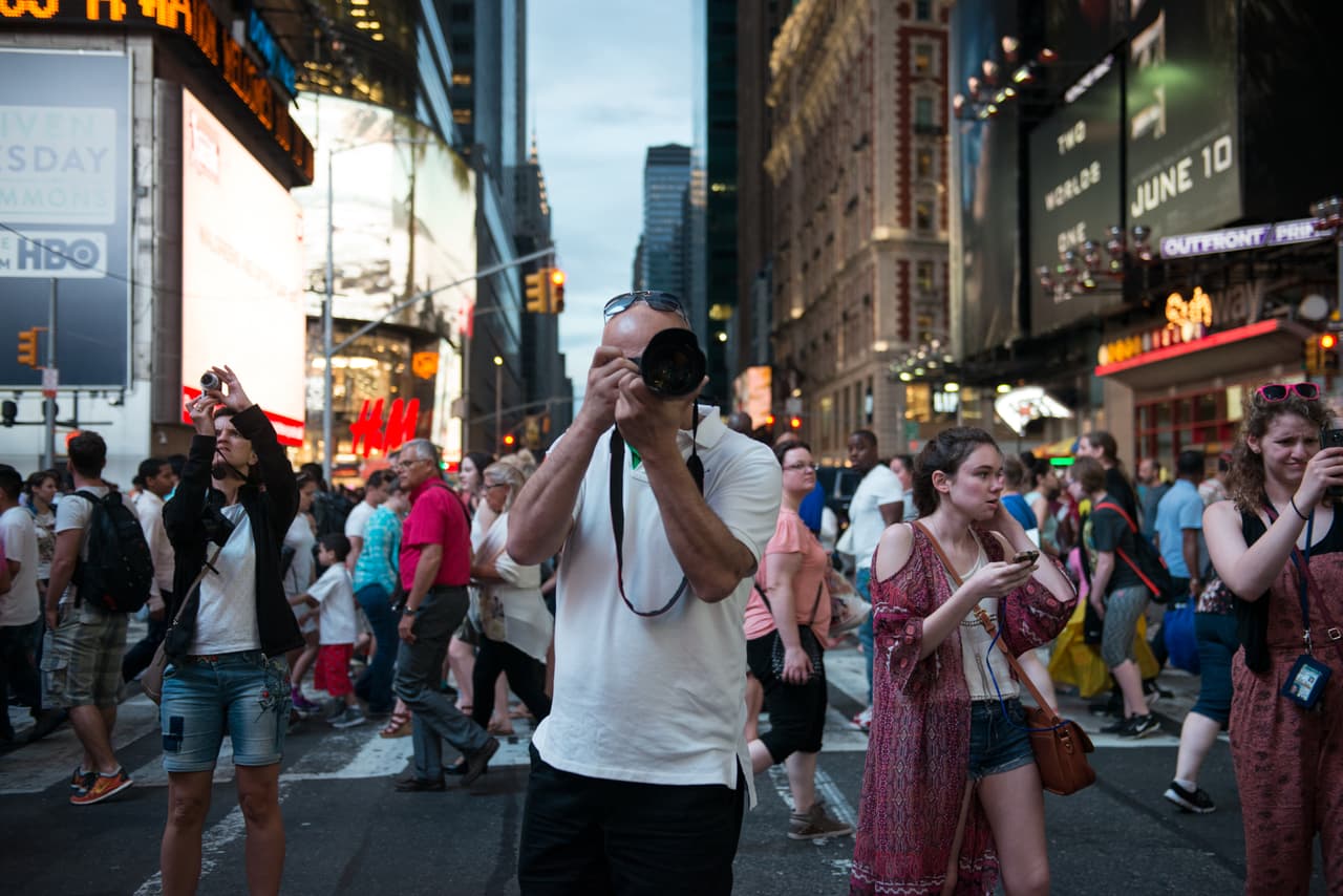 Hubo quien intentó capturar algo del sol utilizando un lente más potente.