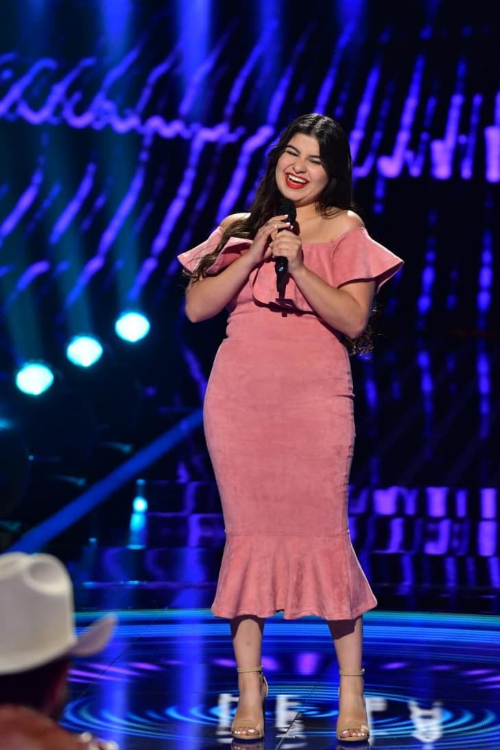 Con una gran sonrisa, Priscila se presentó ante los tres jueces.