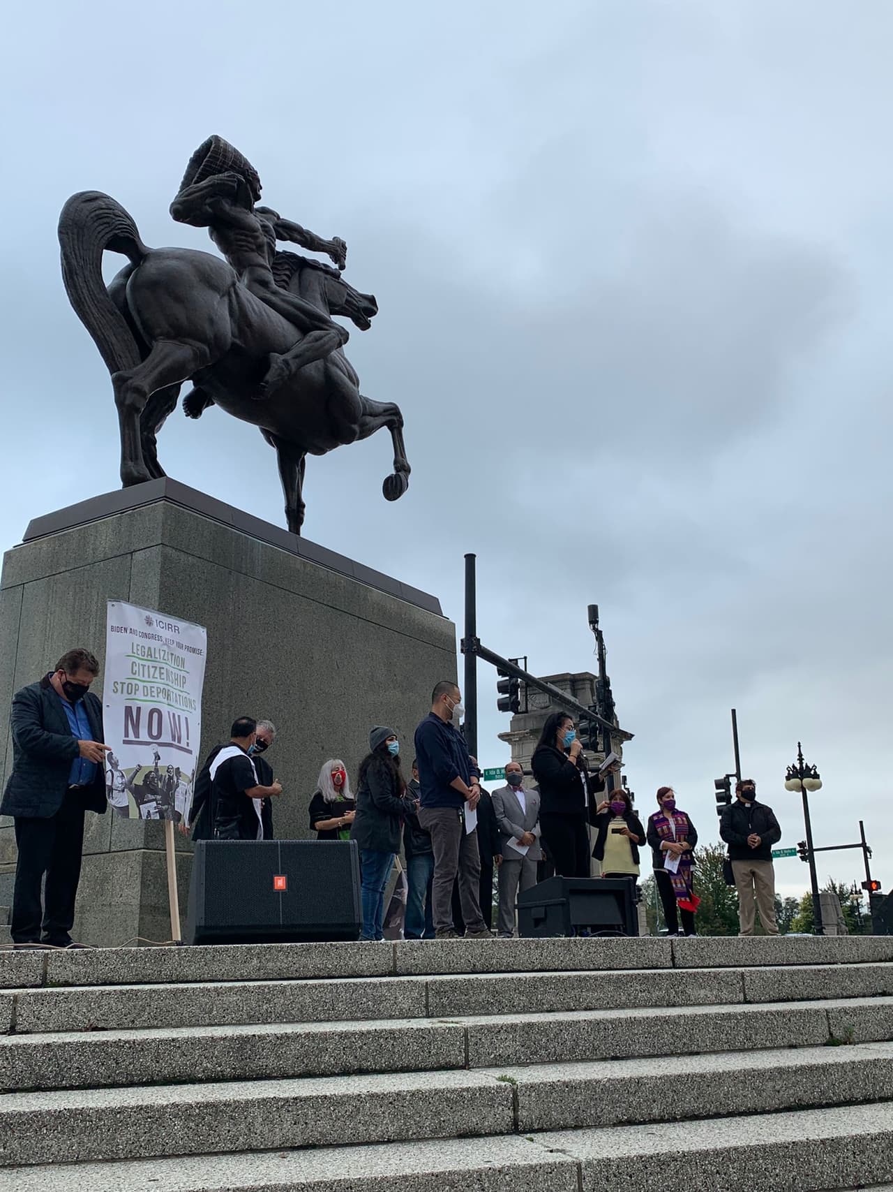 Durante la actividad, se recordó a las personas que, durante esta pandemia, han perdido sus vidas por no tener al día su situación migratoria.