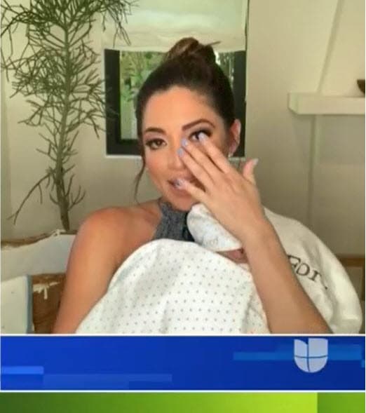 Ese día dijo que los meses del embarazo fueron los
<b><a href="https://www.univision.com/shows/primer-impacto/exclusiva-pamela-silva-presenta-por-primera-vez-a-su-bebe-y-rompe-a-llorar-video" target="_blank">"momentos más felices" </a></b>de su vida y contó que eligió el nombre de Ford porque tiene "personalidad y fuerza".
<br>
