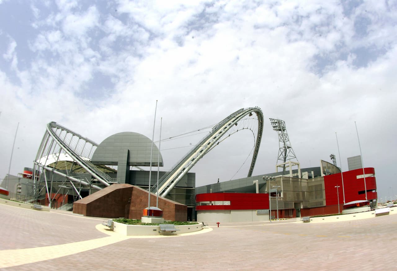 Su primera remodelación llegó en 2005 con miras a los Juegos Asiáticos 2006.