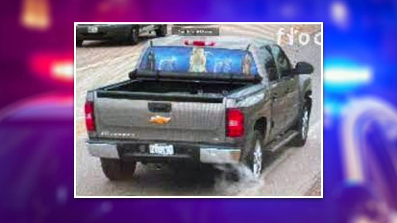 Presuntamente, madre e hijo, 
<b>fueron vistos cerca de Wisteria Drive en la ciudad de Everman</b>, 
<a href="https://www.univision.com/local/dallas-kuvn/alerta-amber-noel-rodriguez-desaparicion-texas-santa-muerte" target="_blank">viajando en una camioneta Silverado de color gris</a>, con imágenes de la Santa Muerte y placas de Texas: PLS7091.