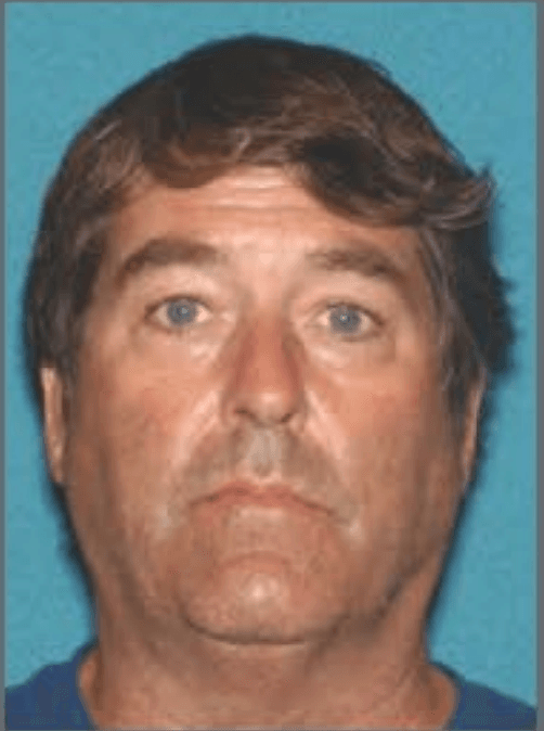 <h3 class="cms-H3-H3">George Oakes</h3>
<br>
<br>Trabajador en el sector de la construcción, este sospechoso de 57 años y habitante de Belvidere, Nueva Jersey fue detenido el pasado 14 de abril. Las autoridades creen que 
<b>fabricó material sobre abuso sexual infantil </b>(supuestamente al tomar fotos con el teléfono celular), así como de poseer y distribuir dicho material. 
<br>