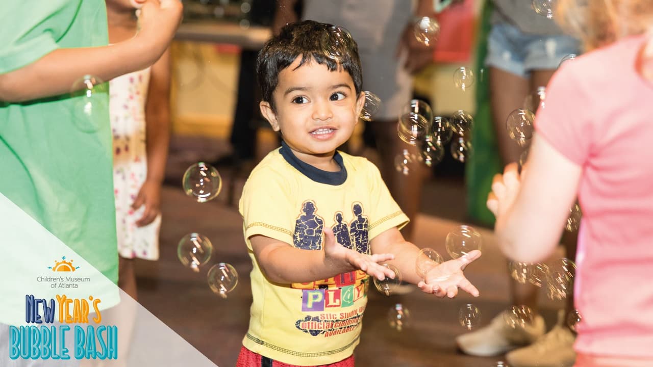 <b>Evento</b>: Annual New Year’s Bubble Bash at Children’s Museum
<br>
<b>Fecha</b>: 31 de diciembre
<br>
<b>Lugar</b>: Children's Museum of Atlanta. 275 Centennial Olympic Park Drive. Atlanta, GA
<br>
<b>Sitio web</b>: 
<a href="https://childrensmuseumatlanta.org/bubblebash/">https://childrensmuseumatlanta.org/bubblebash/</a> 
<br>
<br>Este evento especial para niños estará lleno de risas, bailes, juegos y buenos momentos. Disfruta de la música de un DJ y de diversión práctica, y recibe el año nuevo con la tradición anual de hacer estallar burbujas de plástico.
