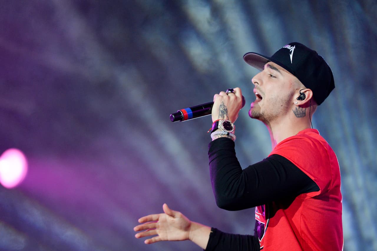 'Pésima y machista' dicen usuarios de internet al escuchar una de las más recientes canciones del reggaetonero colombiano 'Maluma' llamada 'Cuatro Babys'. Pero, ¿realmente todas sus canciones tienen letras que pueden ser calificadas como 'perversas y con líricas muy pobres' (
<a href="http://www.univision.com/entretenimiento/maluma-tiene-canciones-perversas-crueles-y-pobres-dice-su-compatriota-carlos-vives">como lo dijo Carlos Vives</a>)? Veamos...