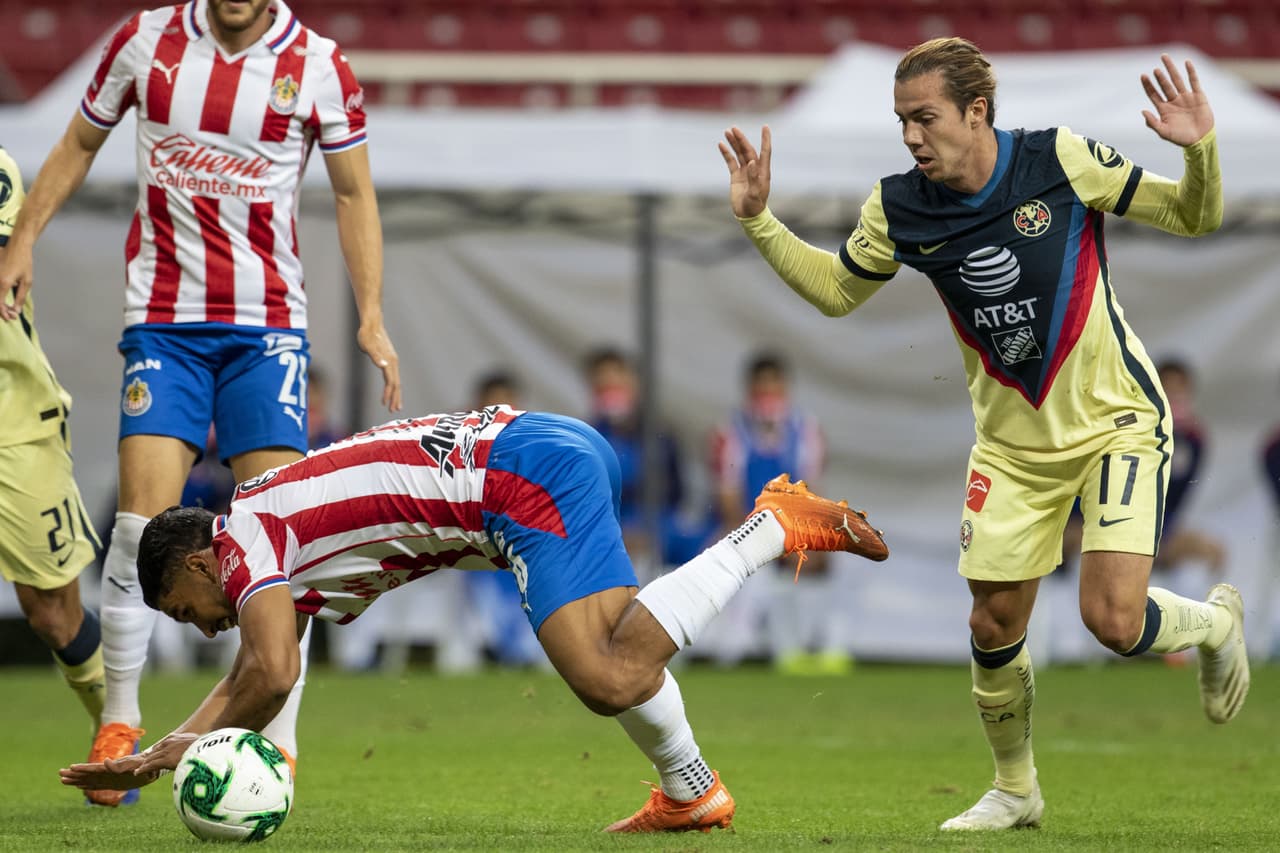 Cristian Calderón saca un potente disparo al minuto 81 y termina dándole la victoria 1-0 sobre las Águilas del América.