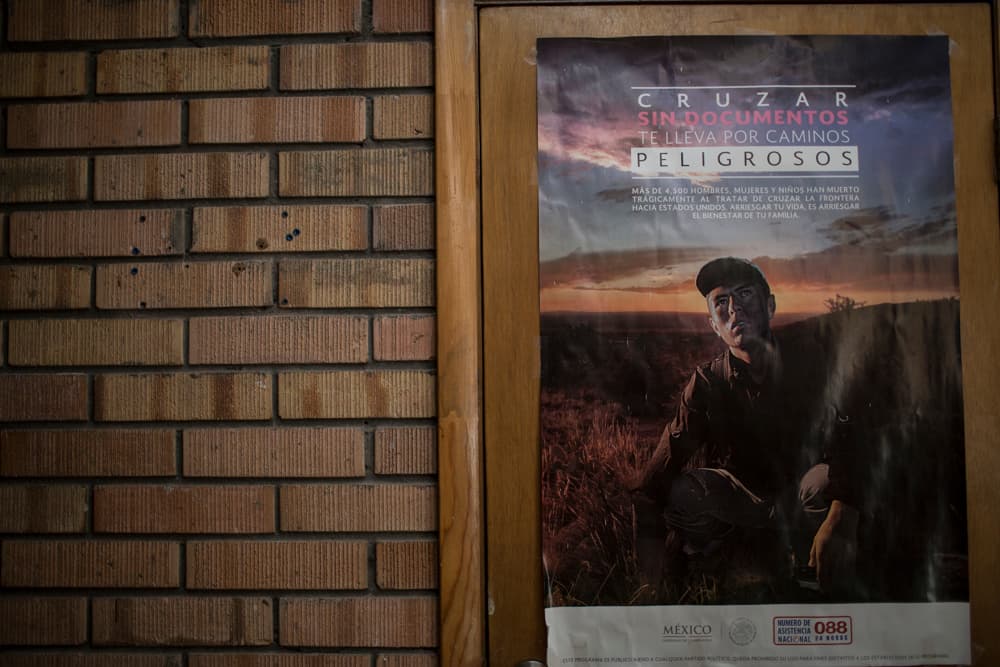 La Casa del Migrante está repleta de carteles y folletos que informan de los peligros y los derechos de los centroamericanos que intentan llegar a Estados Unidos. También hay anuncios de trabajo. La mayoría de ellos deberían trabajar en México sin papeles.
