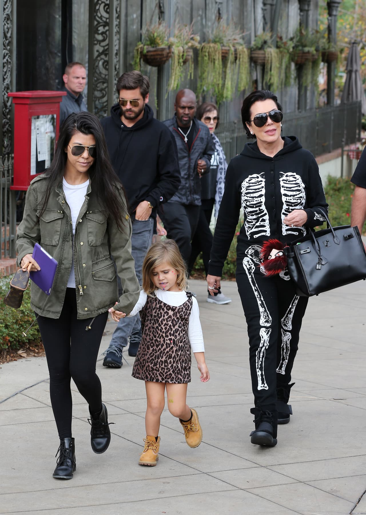 A sus 60 años se ve de maravilla.