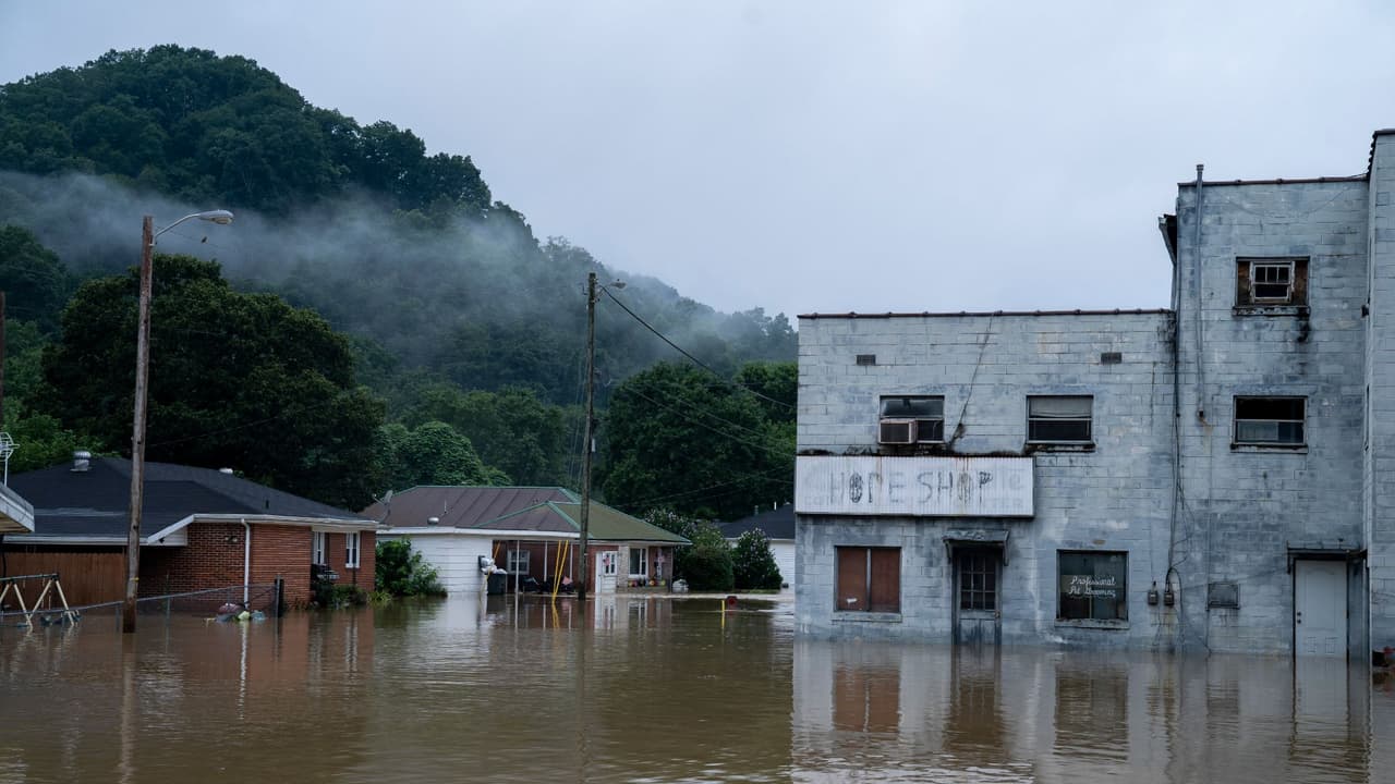 MIRA TAMBIÉN: Al menos 25 personas han muerto tras las inundaciones catastróficas en Kentucky, dijo el gobernador de ese estado, Andy Beshear.