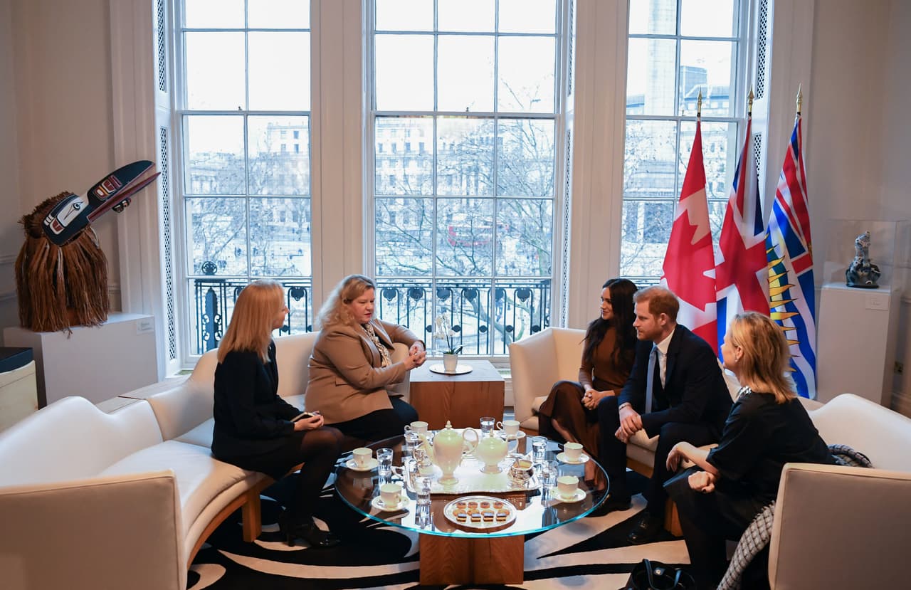 Bill Blair, ministro federal de seguridad pública canadiense, explicó que los duques presentaron al gobierno "una serie de circunstancias únicas y sin precedentes" para que se les apoyara. 
<br>