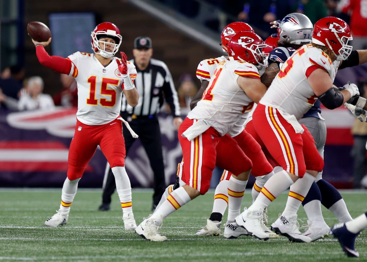 Pat Mahomes acumuló 352 yardas gracias a que completó 23 de 36 envíos, cuatro de ellos para touchdown, aunque fue interceptado en un par de ocasiones.