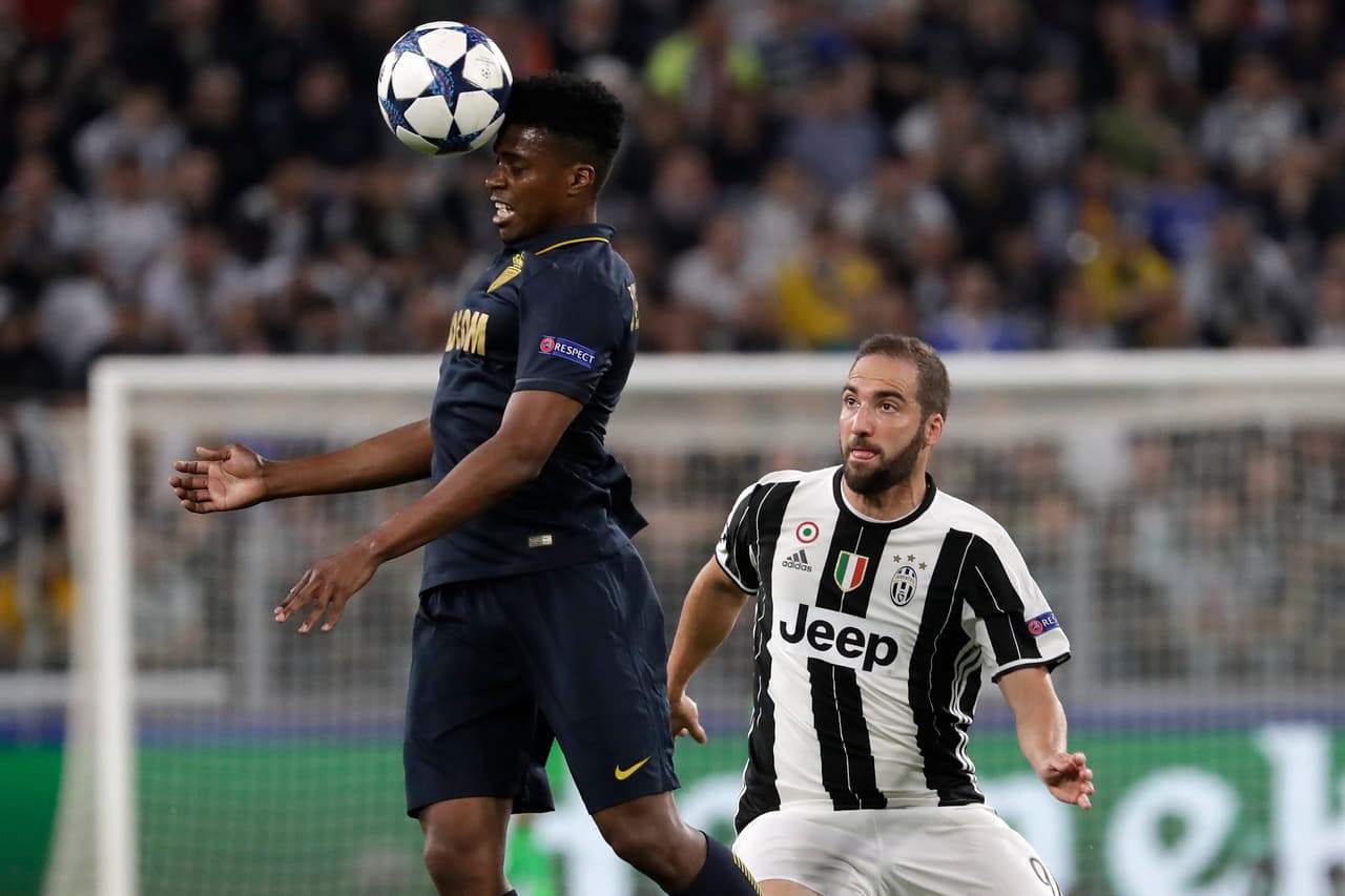 El brasileño Jemerson ocupó un lugar en la defensa de tres que conformó Leonardo Jardim.