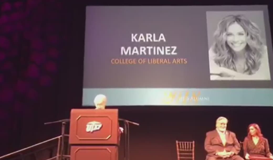 Además en Despierta América, Karla contó que en ese instante volvieron a su cabeza los recuerdos de cuando llegó a este país como una inmigrante y sin hablar inglés. Por lo que al estar parada ahí se sintió más motivada que nunca y decidida a inspirar a otros con su historia.