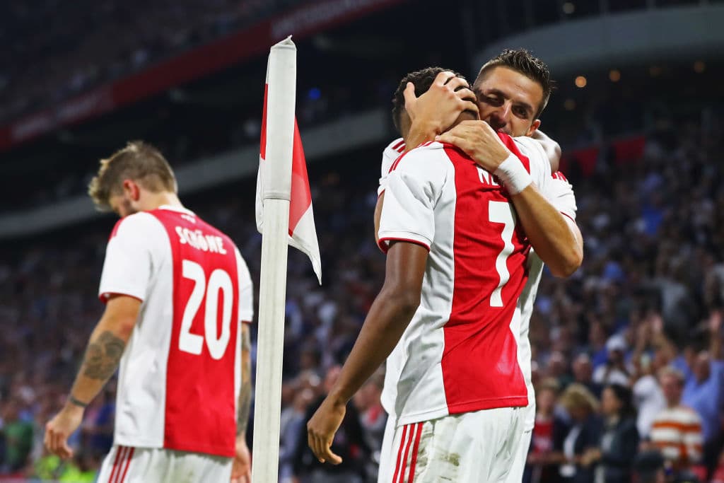 Aún con 45 minutos por disputar, el equipo holandés dejó en claro su poder contra un Guillermo Ochoa que en el arco no pudo impedir el paso de esa máquina.