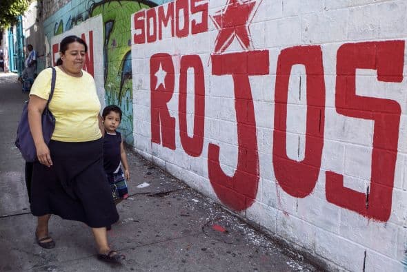 Las encuestas de cara a las votaciones de este domingo, publicadas a mediados de febrero, también dieron a Sánchez Cerén una ventaja de entre 10 y 18 puntos.