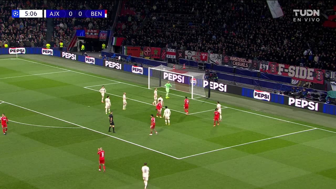 ¡TIRO ATAJADO! disparo por Richard Ríos.