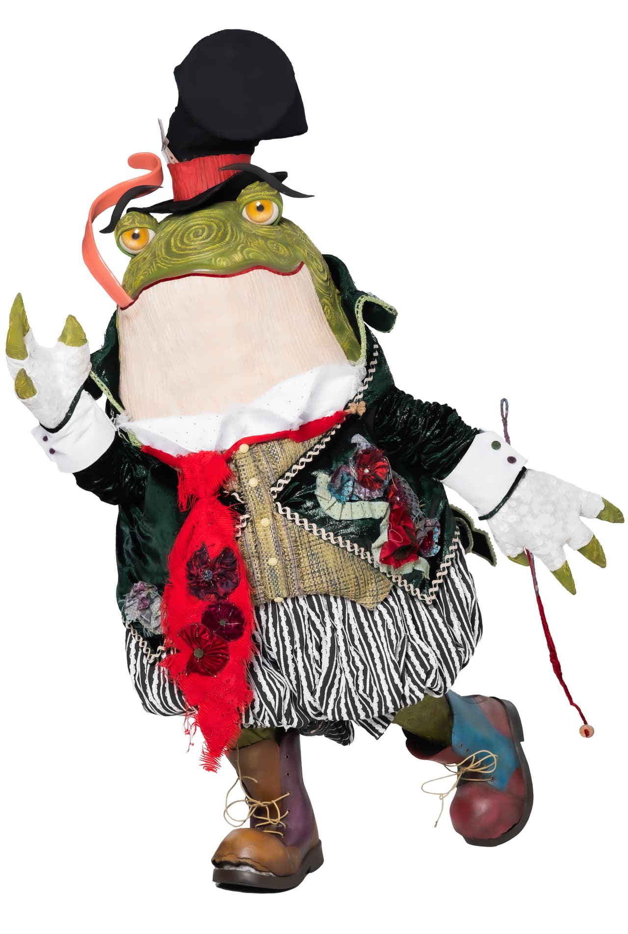 <b>Sapo</b>. Personaje distinguido con una mente que parece un mágico laberinto. Todos lo quieren conocer, porque si lo llegan a besar, podrán encontrar un verdadero tesoro.