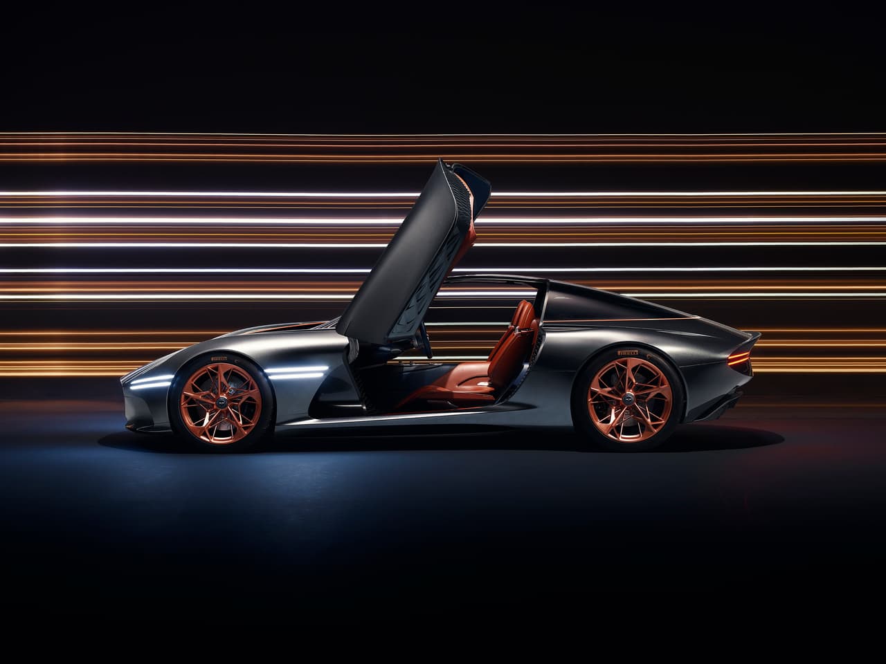 Tiene detalles de auto del futuro. Sus 
<b>puertas de ala de mariposa o techo de burbuja </b>son prueba de ello.