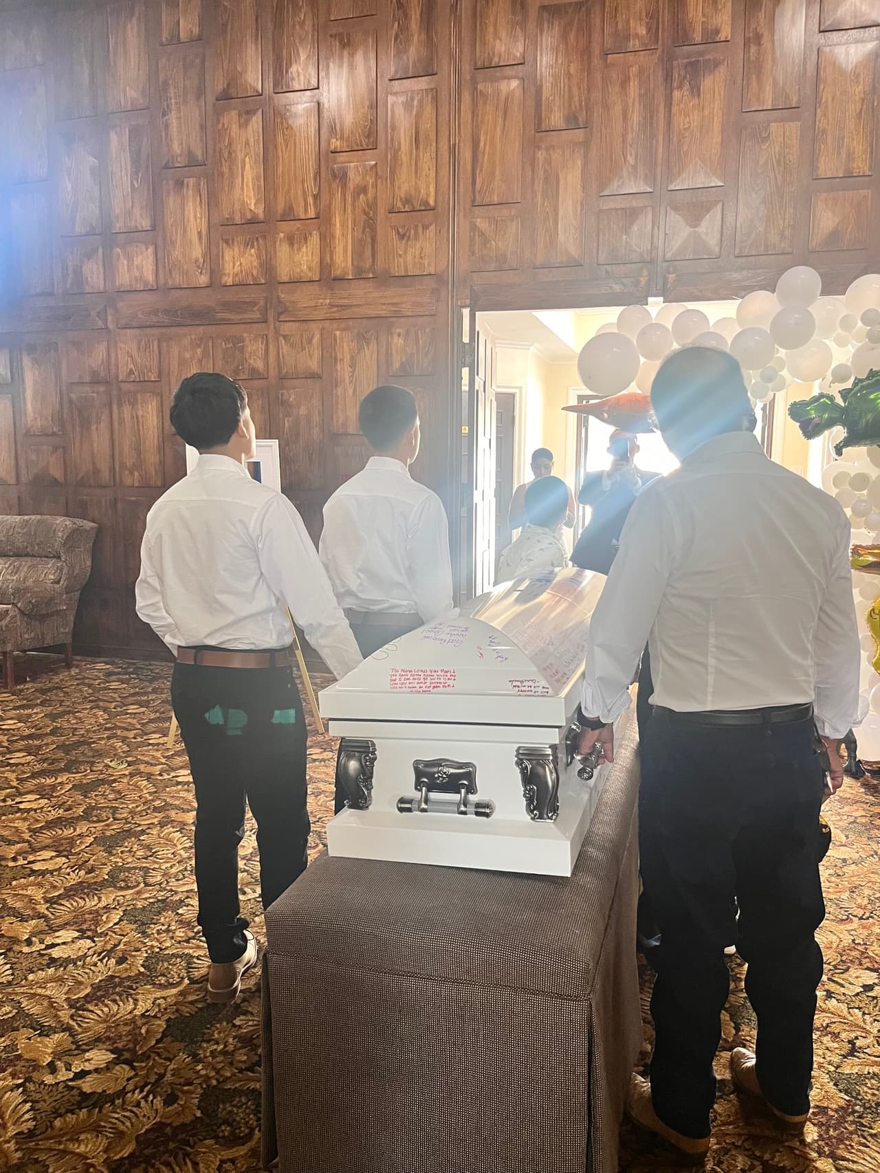 Para poder cubrir los gastos de la repatriación,
<a href="https://www.gofundme.com/f/support-julie-navarro-reyna-in-honoring-zachary" target="_blank">la familia abrió un GoFundMe</a>, donde la comunidad les está apoyando económicamente.