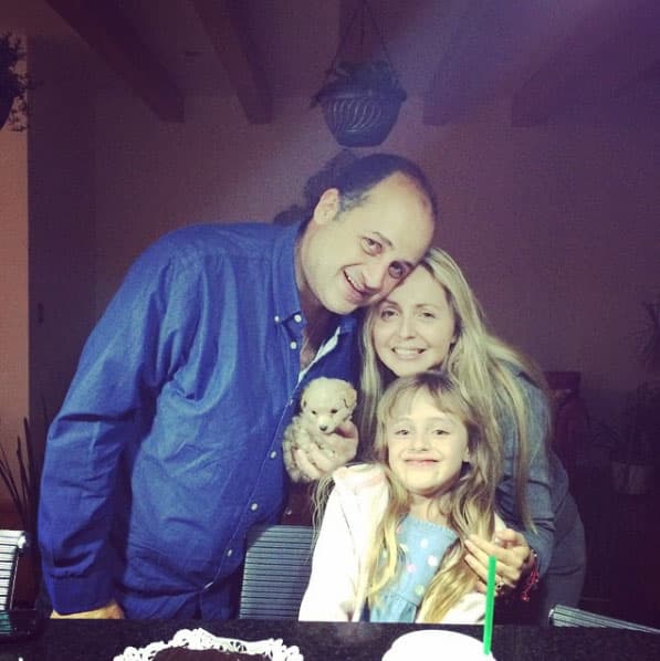 Ella es 
<b>Daniela Spanic</b> y está alejada de los reflectores, después de haber estado al borde de la muerte debido a la enfermedad cerebral vascular que padecía.