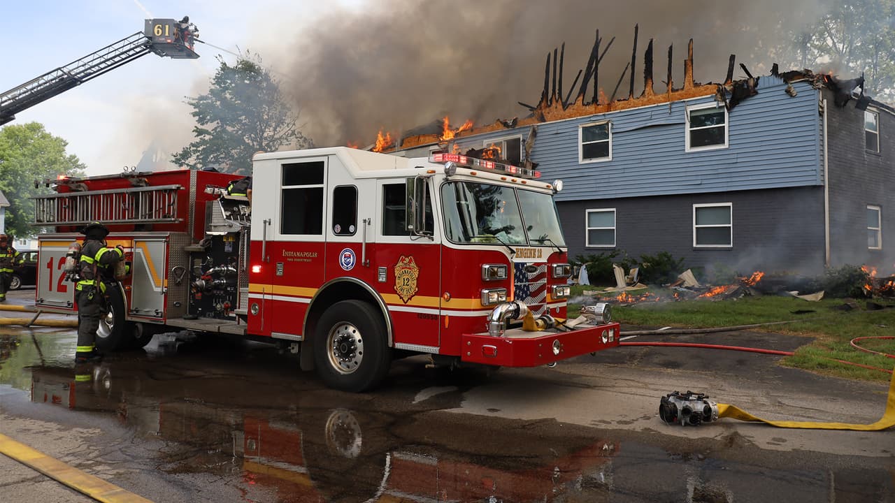 Al lugar fueron despachadas 16 unidades del Departamento de bomberos de Indianápolis, a las que se sumaron 5 unidades de la ciudad de Pike.