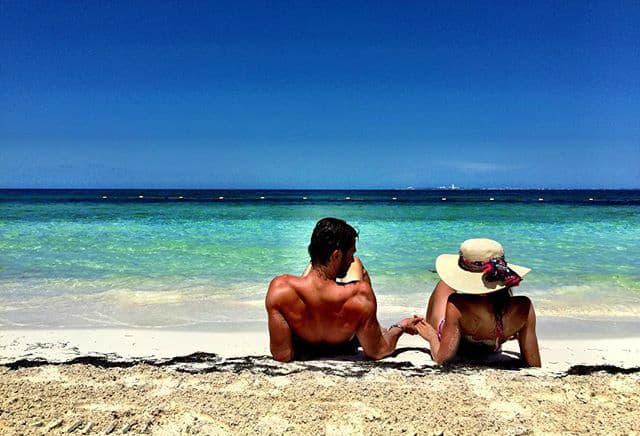 Ahora también se encuentra disfrutando de la buena vida con Sebastián Rulli, en un paraíso caribeño.