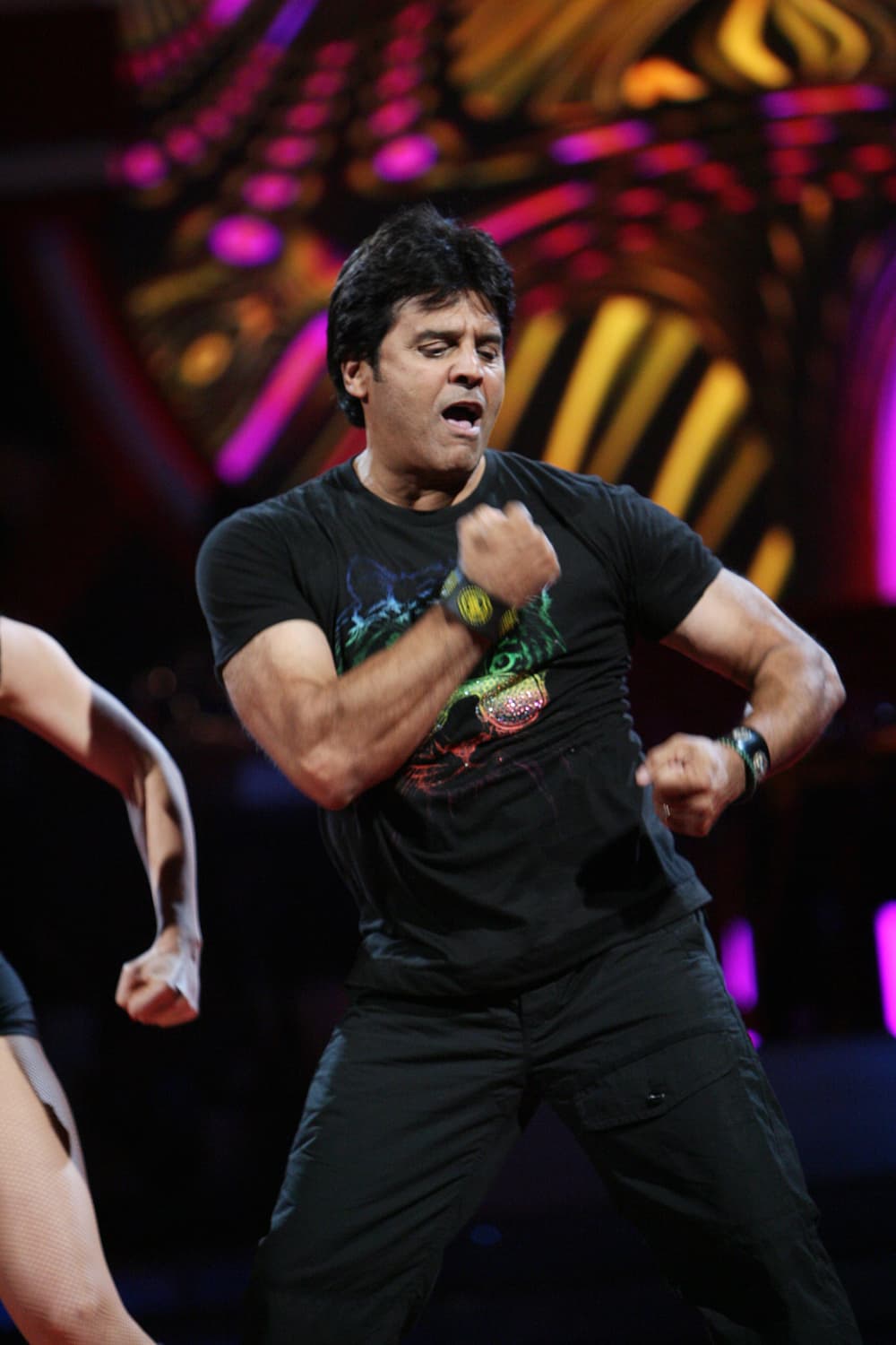 Su primera participación en el programa fue con un tema pop, con el que derrochó energía en la pista de baile.