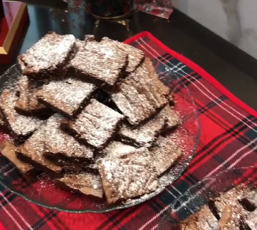 "¡Feliz Nochebuena! Me encanta cocinar, especialmente en Navidad así que quería compartir lo que hice esta mañana, estoy levantada desde las 4 a.m.", se puede leer en Instagram.
<br>