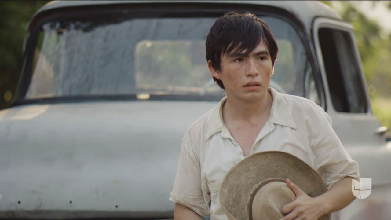 Gracias a una apuesta mató a un hombre frente a sus pequeñas hijas, fue así como marcó su vida con sangre.
<b><a href="http://www.univision.com/series/el-chapo/el-chapo-joaquin-guzman-loera-recordo-su-primer-asesinato-como-narcotraficante-escena-video#rel">Mira la escena completa aquí</a></b>.