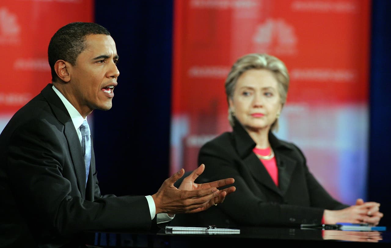 Barack Obama y Hillary Clinton durante un debate demócrata en enero 15, 2008, Las Vegas, Nevada.