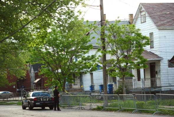 En abril de 2009, el FBI informó que amplió su investigación sobre la desaparición de Berry y DeJesús. Las investigaciones sugieren que ambas niñas, junto a una tercer adolescente desaparecida llamada Ashley Summers, fueron secuestradas por la misma persona, pues las tres desaparecieron a pocas cuadras una de la otra.