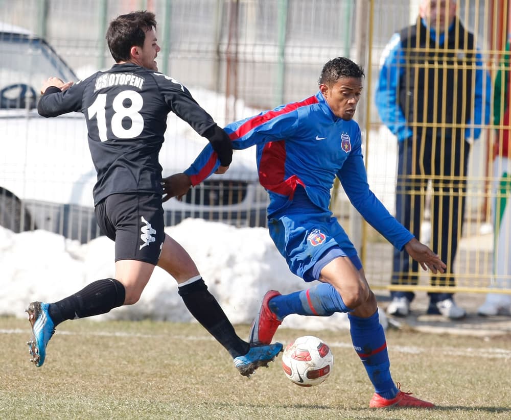 Maicon Pereira, un joven brasileño, murió en febrero de 2014 en un accidente automovilístico en Donetsk, Ucrania, cuando jugaba a préstamo con el F.C. Illichivets Mariupol.