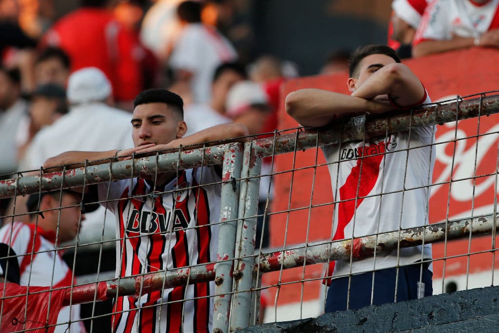 Solo por contextualizar, la Vuelta de la Final se iba a jugar el 28 de noviembre en el Estadio Monumental, pero una horda de fans de River agredió a los jugadores de Boca, en su autobús y se canceló.