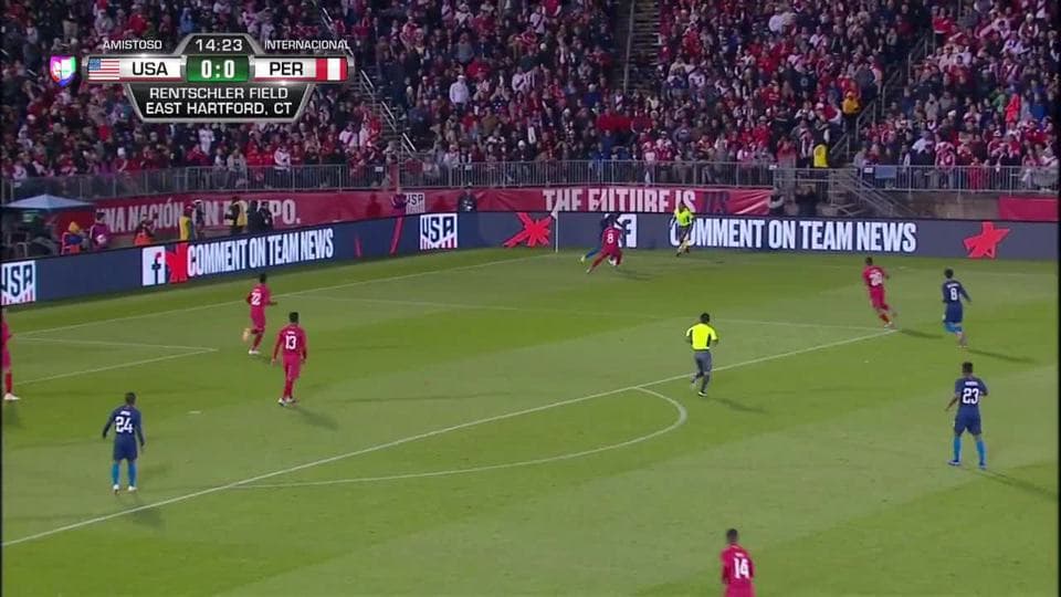 Christian Ramos despeja el balón y aleja el peligro