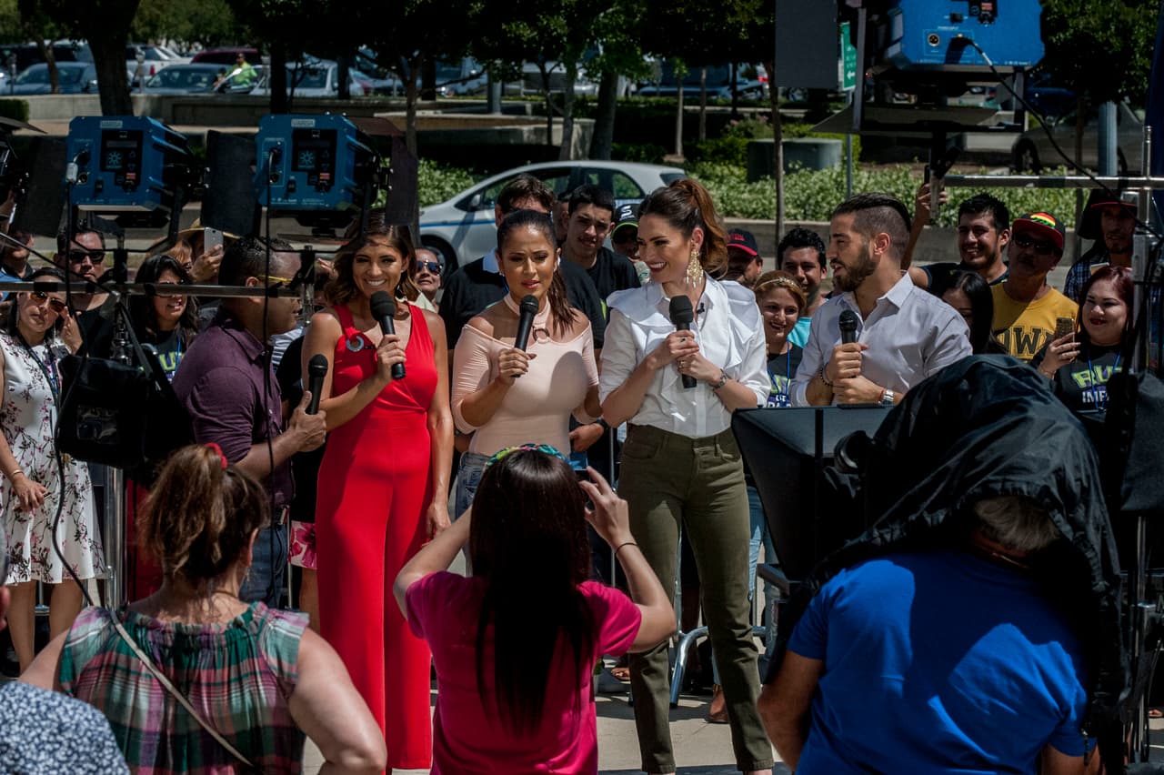 Una bienvenida calurosa fue lo que recibió al equipo de Primer Impacto en Fresno. Tanto del clima como el cariño del público del Valle Central. Todos los presentes tuvieron la oportunidad de tomarse fotos y convivir con el equipo.