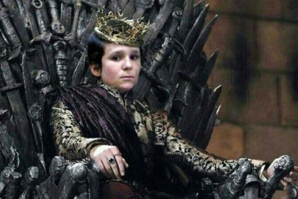 Los internautas también han recurrido a otros miembros de la familia, como Froilán, a quien han vestido de personaje deGame of Thrones. (Imagen tomada de las redes sociales)