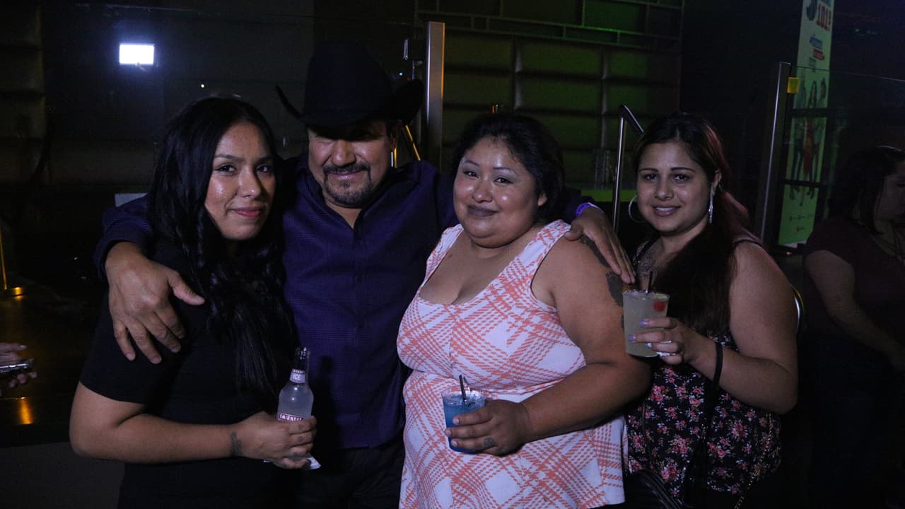 Una noche inolvidable con Raúl 'El Pelón', Carla Medrano y El Feo en Xalos Event Center.