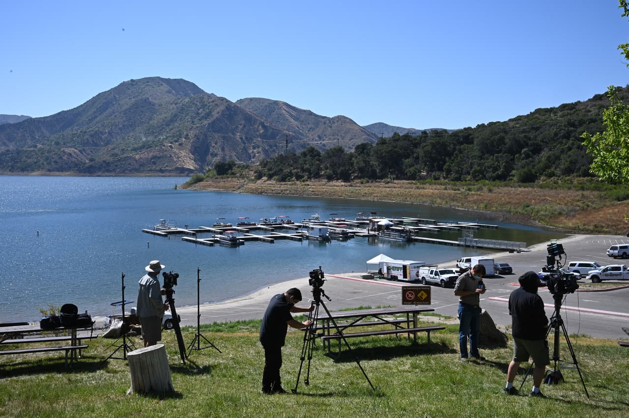 "Alquilaron la embarcación en torno a la 1:00 PM (hora local) por tres horas y cuando a las 16.30 no regresó los empleados fueron a buscarla, ahí es cuando recibimos la primera llamada de emergencia", detalló el sargento Kevin Donoghue, del condado de Ventura.