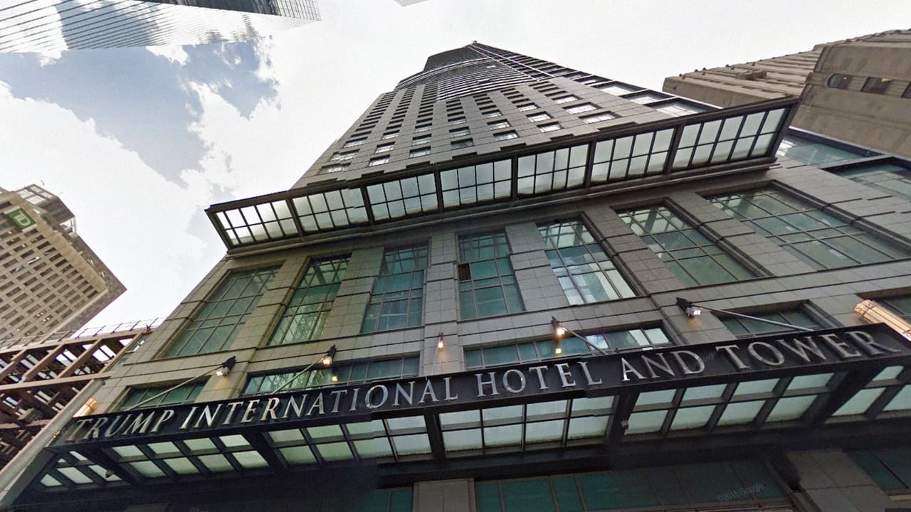 <b>Trump International Hotel and Tower.<i> </i>Toronto, Canada. </b>La construcción de 70 pisos es parte de la cadena de hoteles en la lista de la Organización Trump. Es “el edificio residencial más alto de Canadá”, según su sitio en internet.
<br>