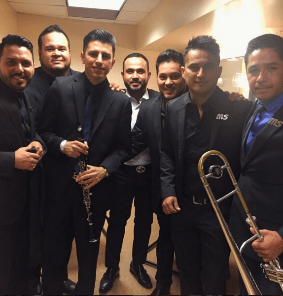 Banda Sinaloense MS de Sergio Lizárraga - "Tengo que colgar"