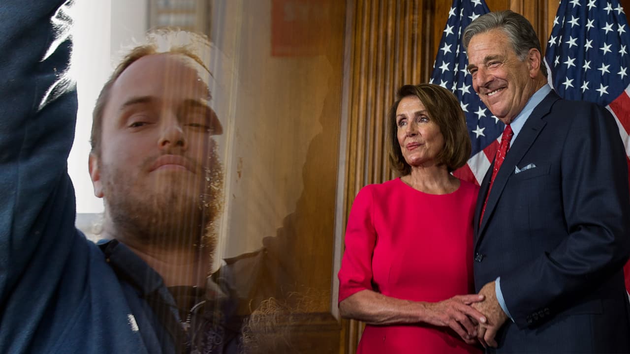 Atacante del esposo de Pelosi quería romperle las rodillas a ella, revela denuncia