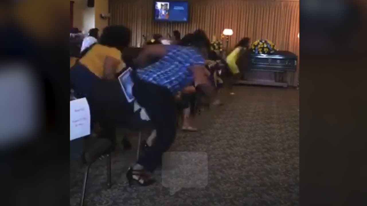 Reportan un muerto tras tiroteo ocurrido en medio de un funeral en Bakersfield