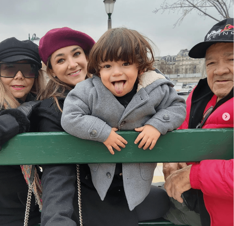 Sherlyn, André y sus papás