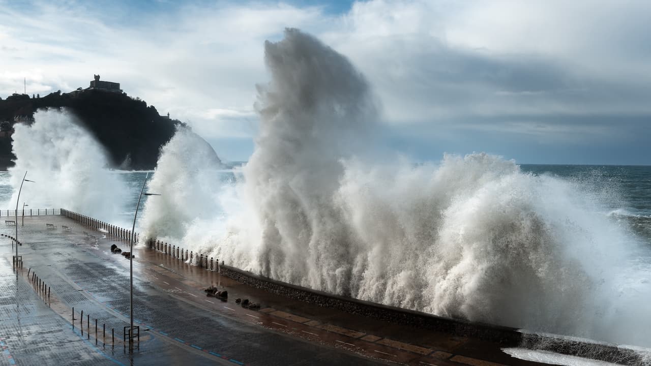 Activan alerta de tsunami para California tras terremoto de magnitud 8.7 frente a la península de Kamchatka, Rusia