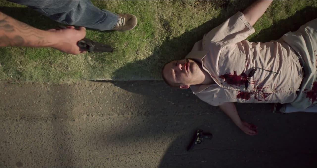 Without giving him time to react, four hitmen sent by ‘El Chapo’ shot Ramón Avendaño while walking through a crowd. His body lay on the ground, eyes open, looking at the sky.