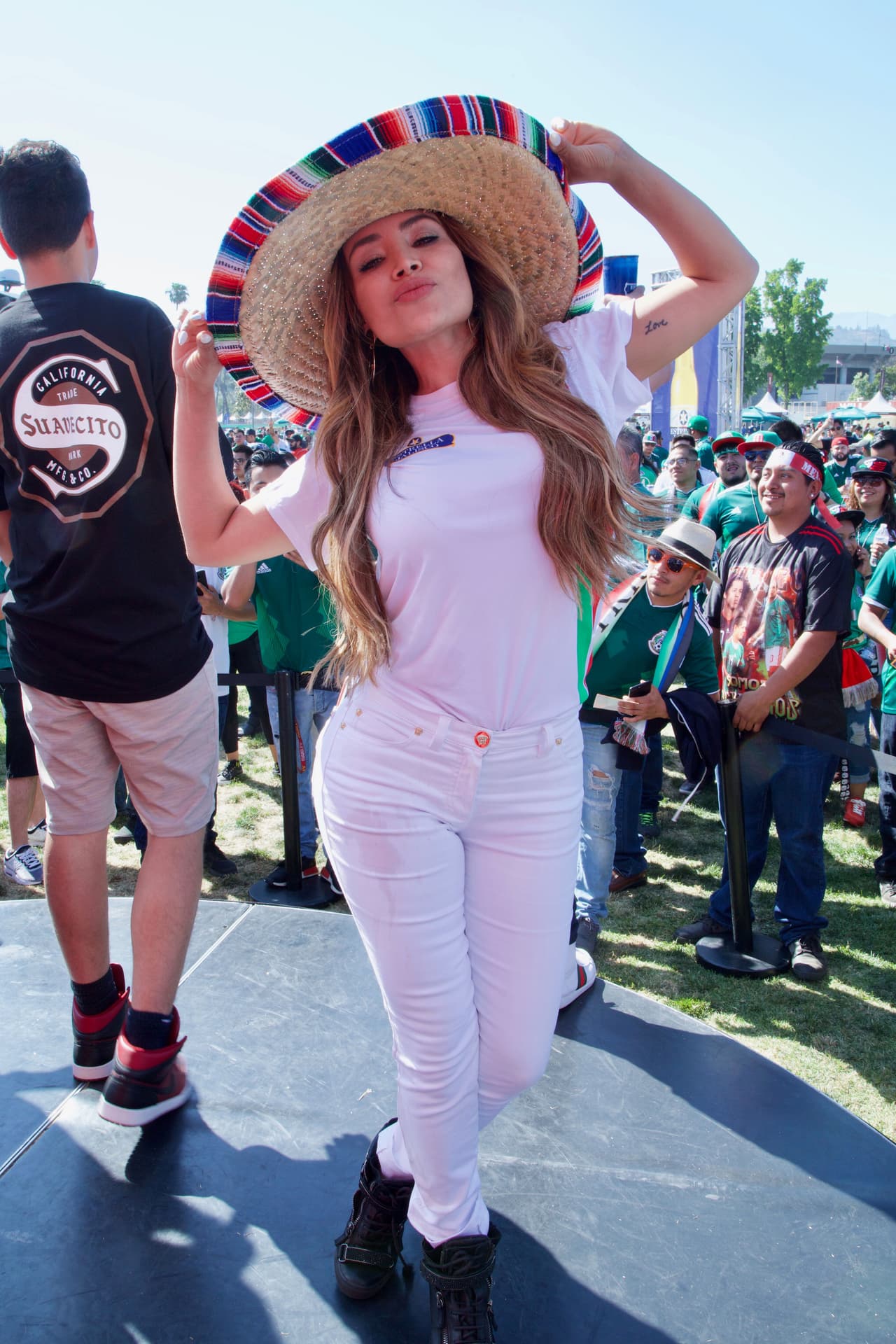 Ella es una mujer de armas tomar y no se deja de nadie.