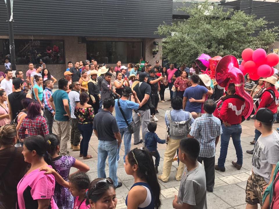 Esto llamaba la atención a los transeúntes del centro de 'La Sultana del Norte'.
