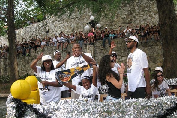 Photos: Spurs Championship Parade 2014 Barges